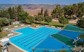 אירוח כפרי קיבוץ מזרע